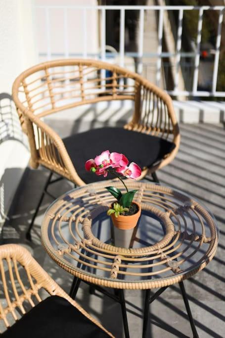 Blue Delta Apartment Palaio Faliro アテネ エクステリア 写真