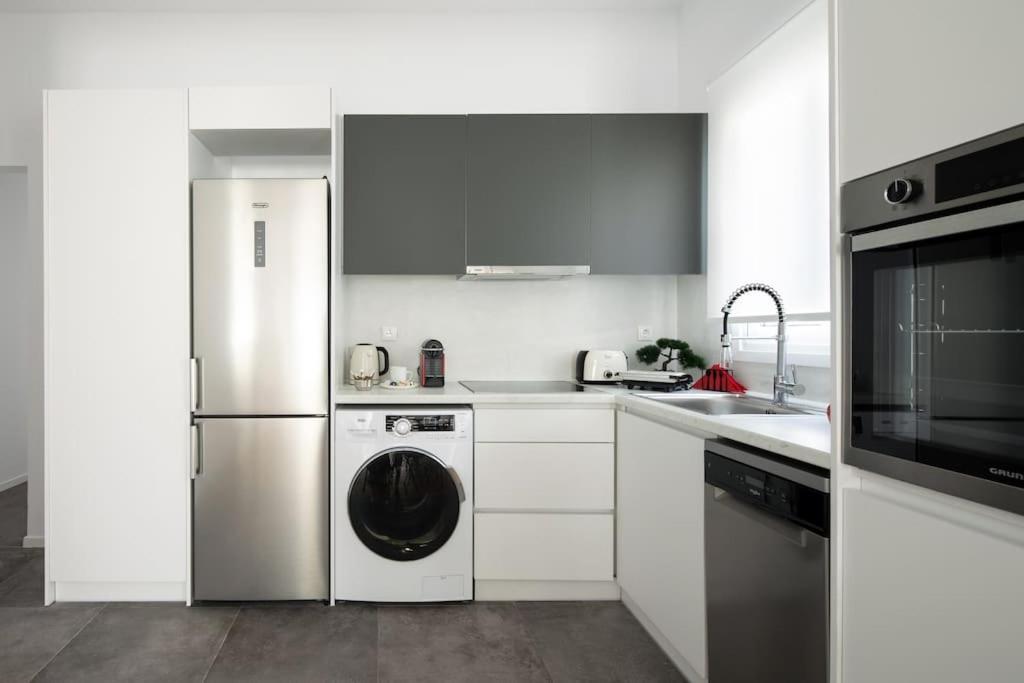 Blue Delta Apartment Palaio Faliro アテネ エクステリア 写真
