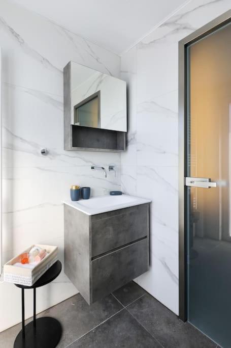 Blue Delta Apartment Palaio Faliro アテネ エクステリア 写真